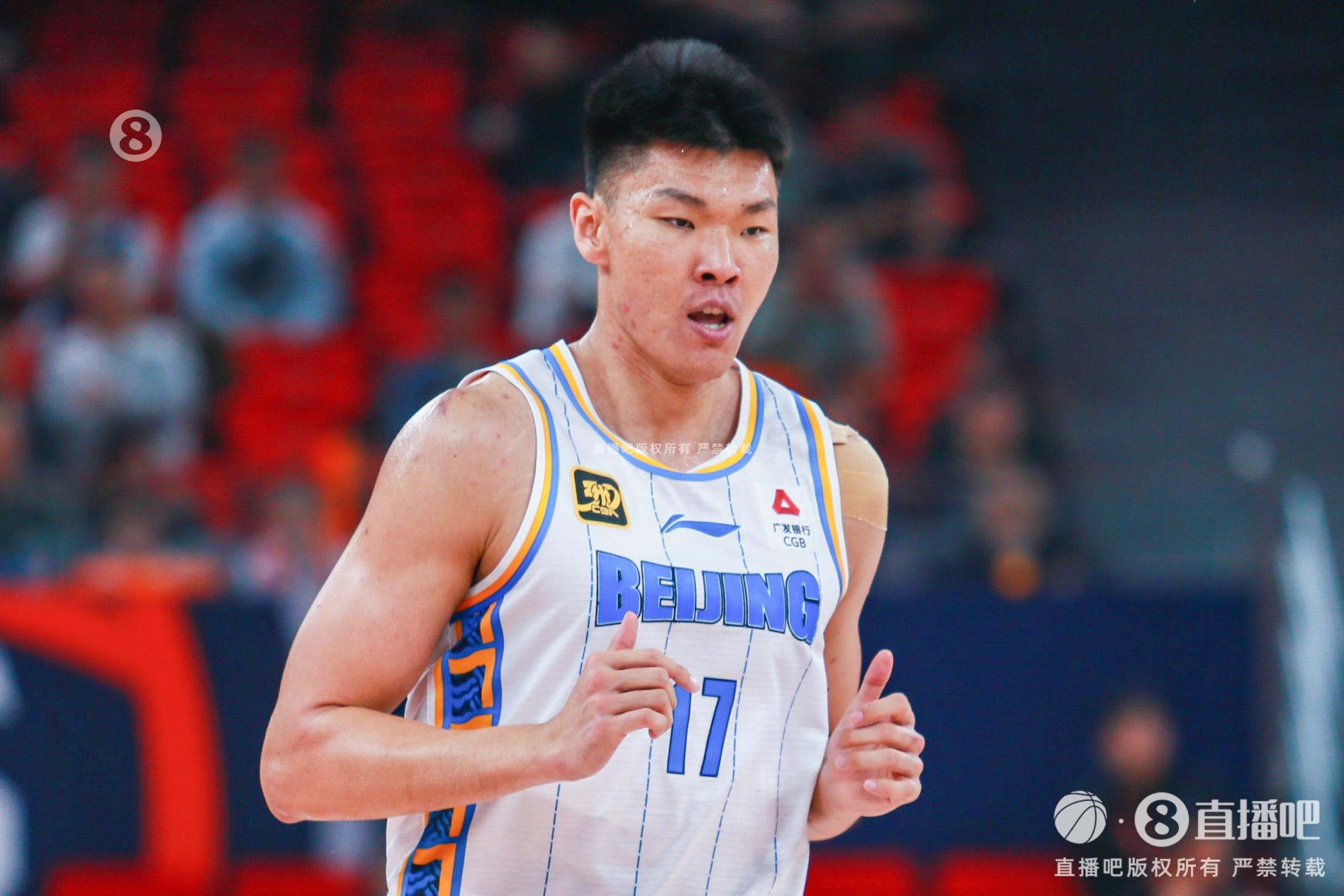 進(jìn)攻端把握機(jī)會(huì)不錯(cuò)！范子銘10投7中貢獻(xiàn)16分3助攻